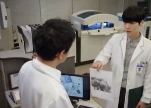 blood 10 recap Dr. Park shows Dr. Jung the picture of their parents
