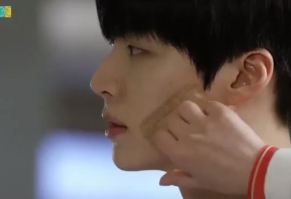 blood recap episode 6 1 Dr. Yoo rips the bandage from Dr. Ji Sang Park's cheek